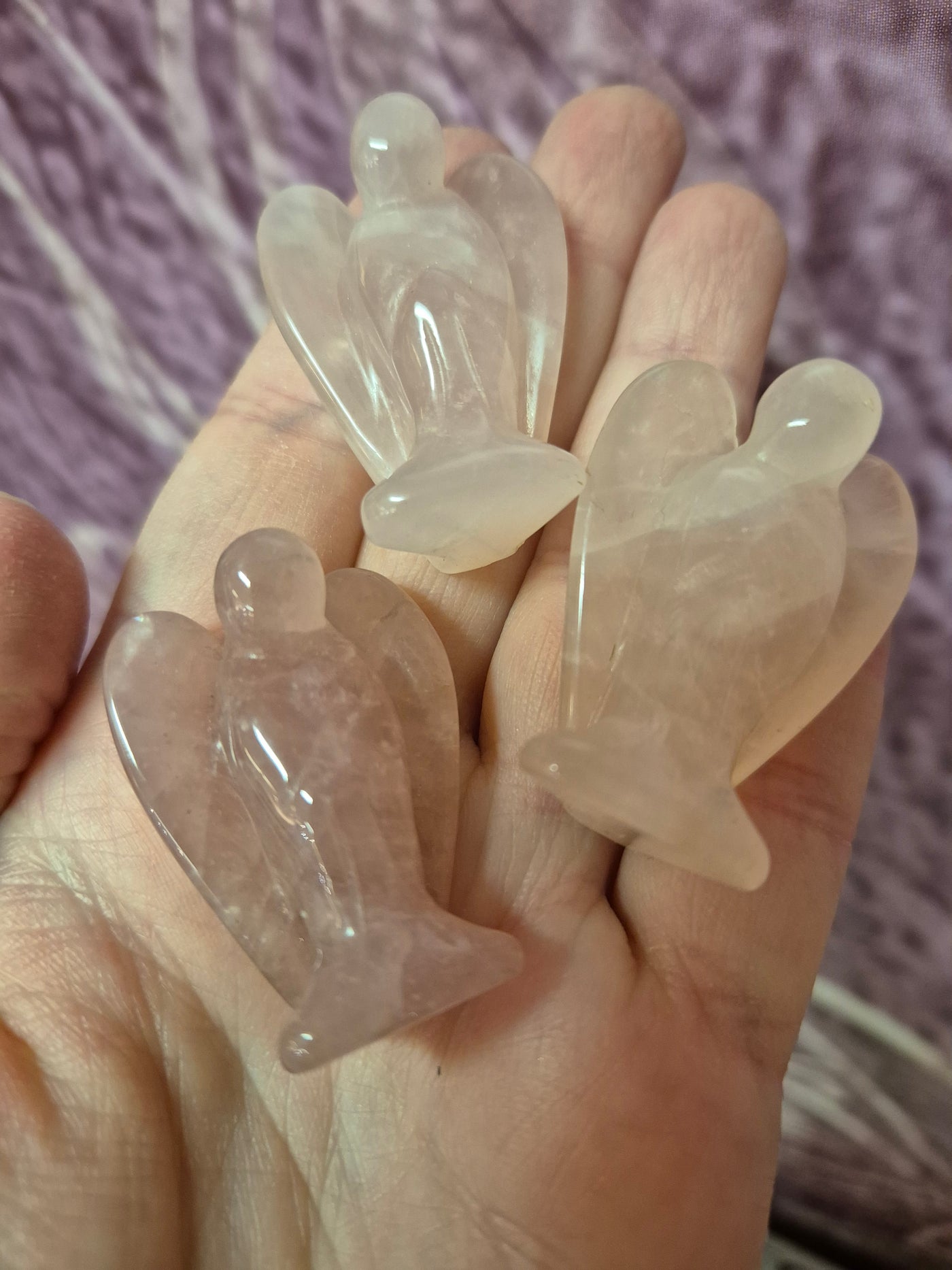 Ängel av rosenkvarts