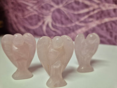 Ängel av rosenkvarts